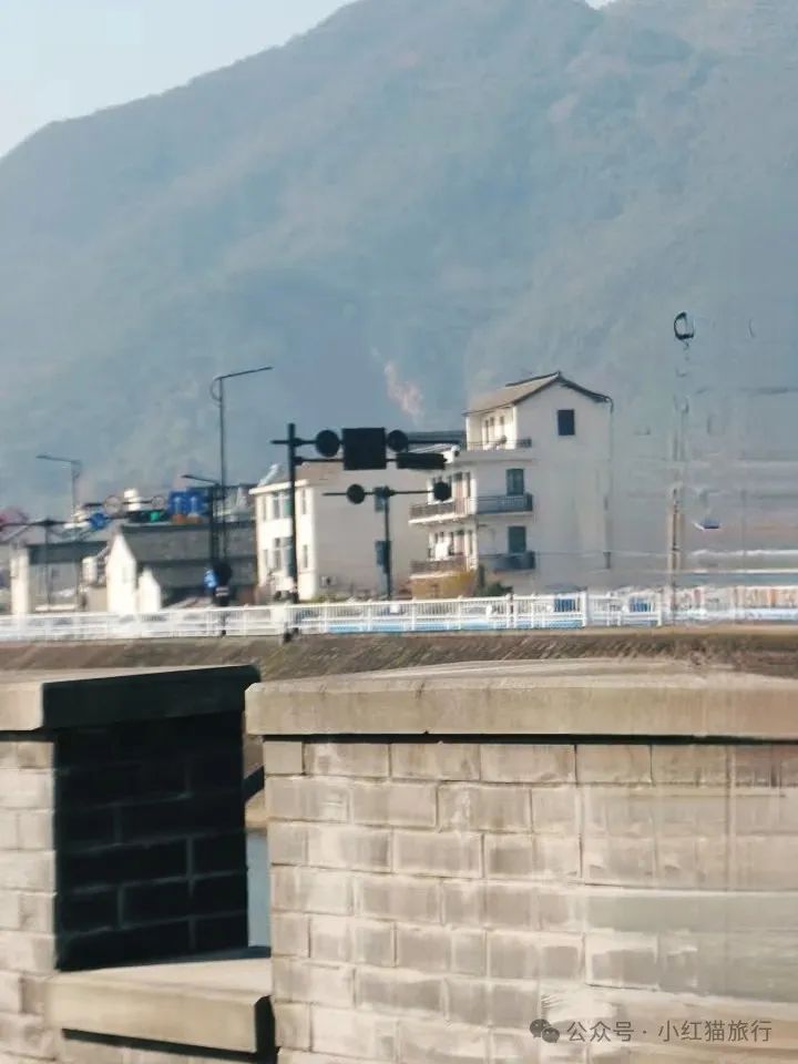 DƬ